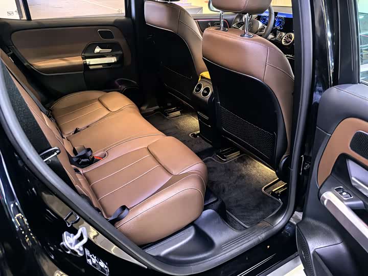 Фото 10 - Mercedes-Benz EQB