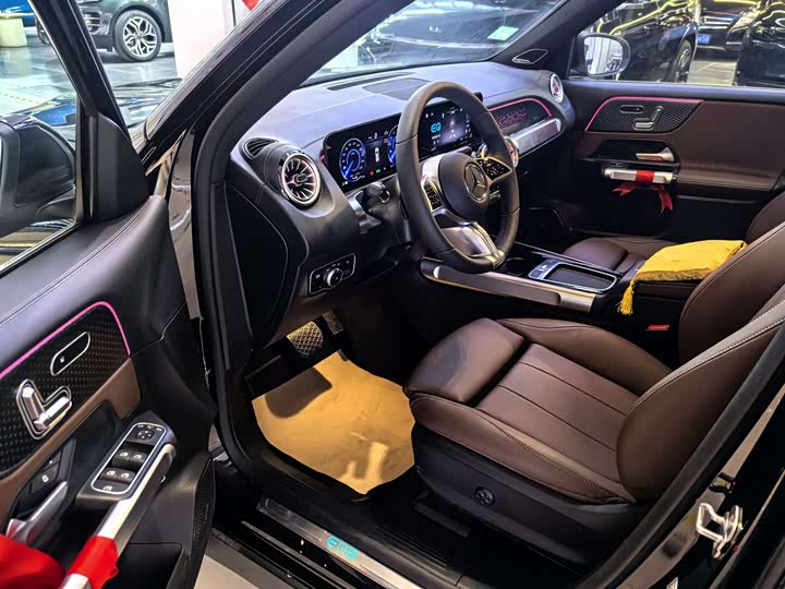 Фото 14 - Mercedes-Benz EQB