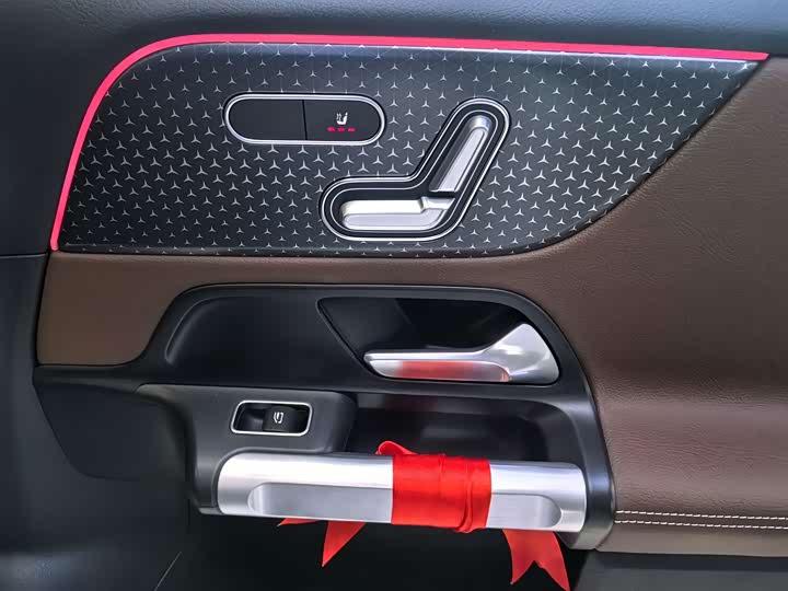 Фото 8 - Mercedes-Benz EQB