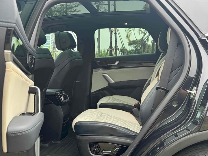 Фото 12 - BYD Tang Hybrid/EV