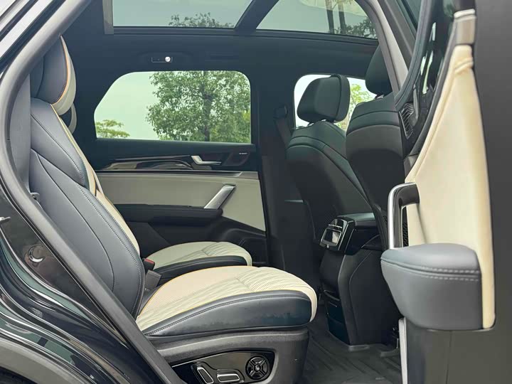 Фото 13 - BYD Tang Hybrid/EV