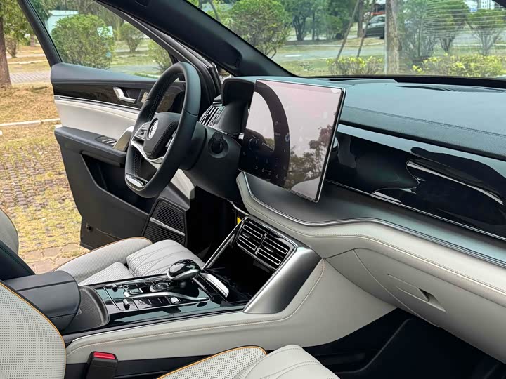 Фото 17 - BYD Tang Hybrid/EV