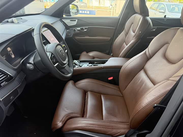 Фото 11 - Volvo XC90