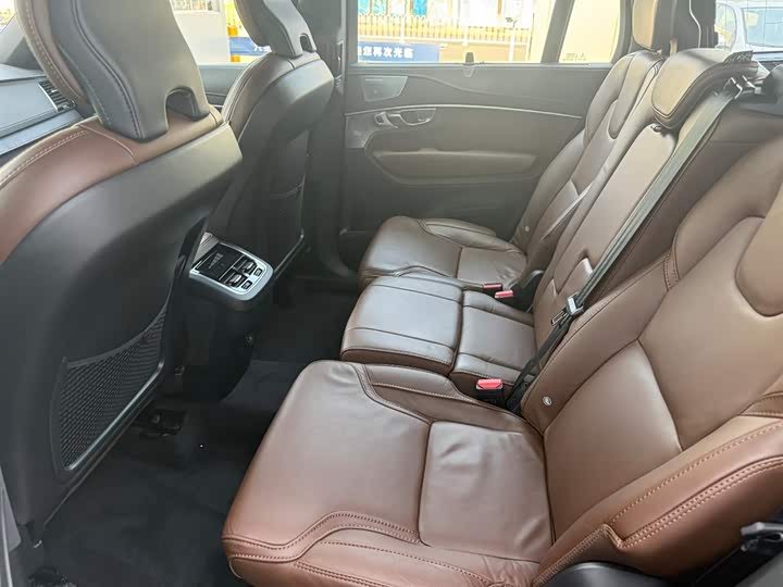 Фото 12 - Volvo XC90