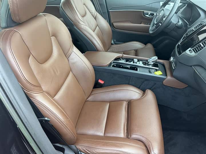 Фото 13 - Volvo XC90