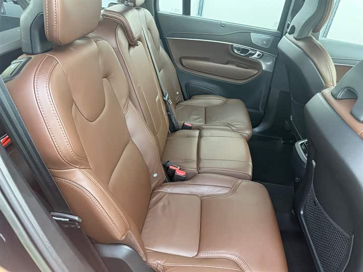 Фото 14 - Volvo XC90