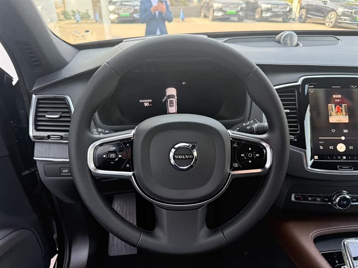 Фото 15 - Volvo XC90