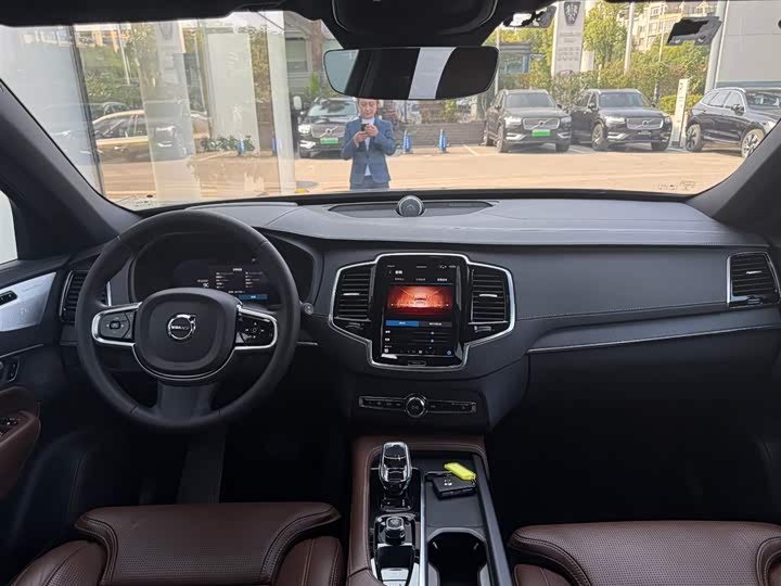 Фото 17 - Volvo XC90