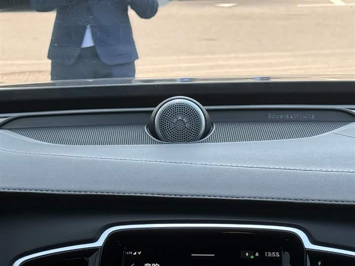 Фото 18 - Volvo XC90