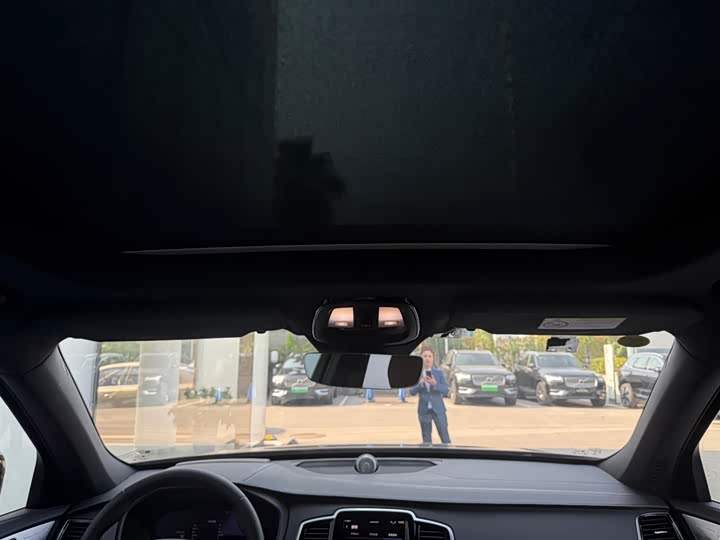 Фото 19 - Volvo XC90