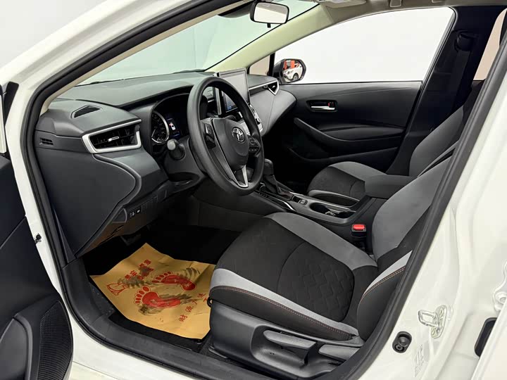 Фото 12 - Toyota Corolla