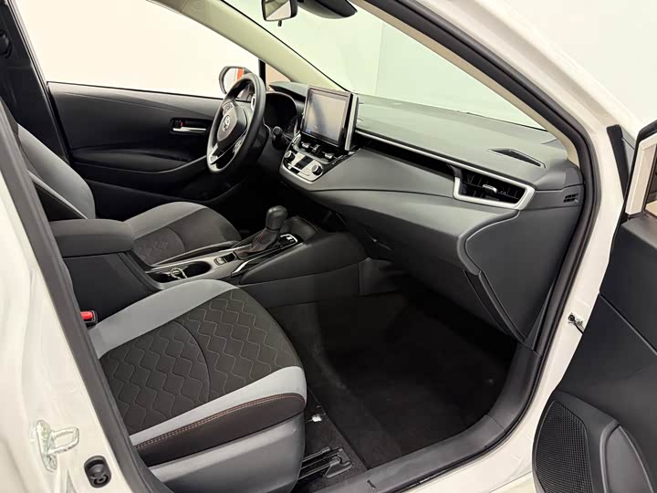 Фото 13 - Toyota Corolla