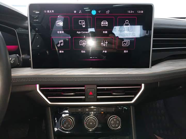 Фото 13 - Volkswagen Sagitar L