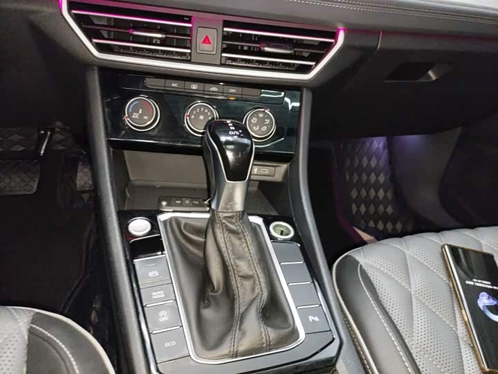 Фото 14 - Volkswagen Sagitar L