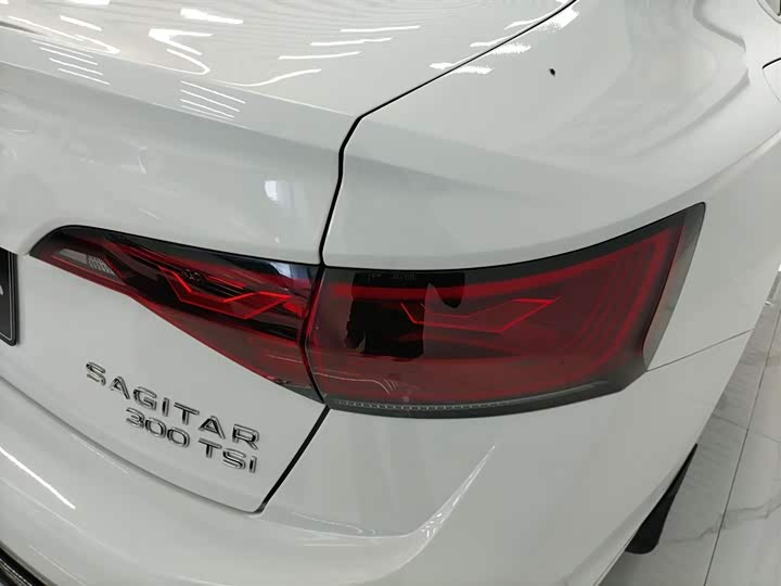 Фото 8 - Volkswagen Sagitar L