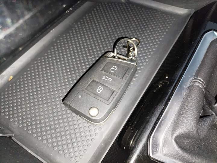 Фото 9 - Volkswagen Sagitar L