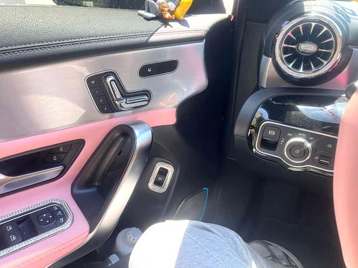 Фото 12 - Mercedes-Benz CLA-Class AMG