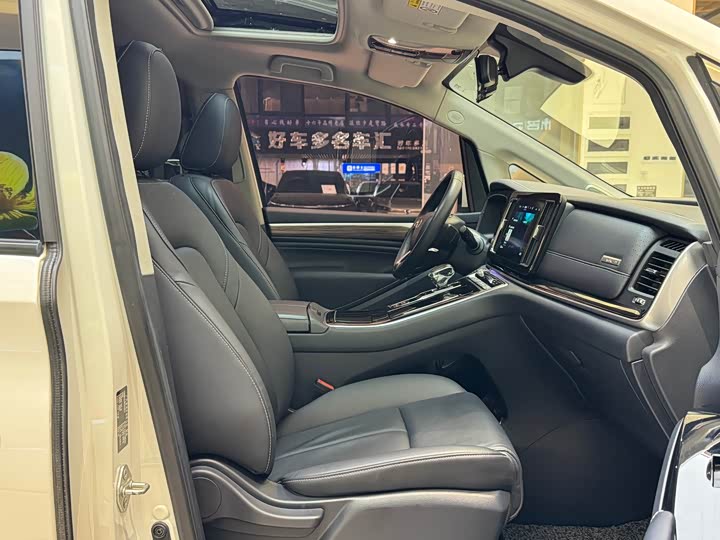 Фото 21 - GAC Trumpchi M8