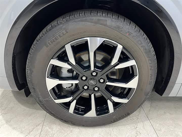 Фото 21 - Ford Edge