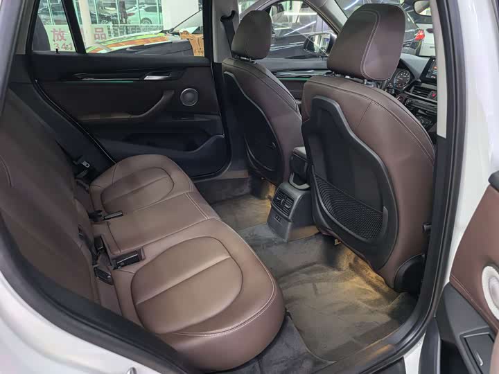 Фото 17 - BMW X1