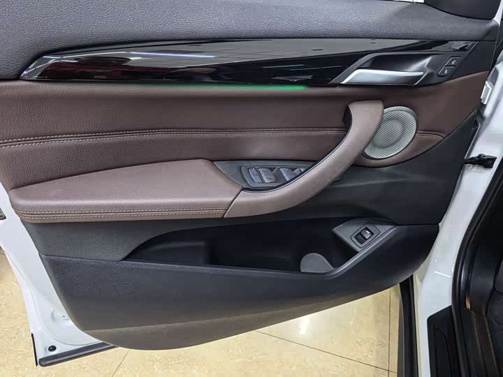 Фото 20 - BMW X1