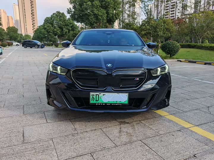 Фото 2 - BMW i5