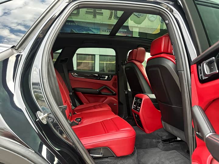 Фото 11 - Porsche Cayenne