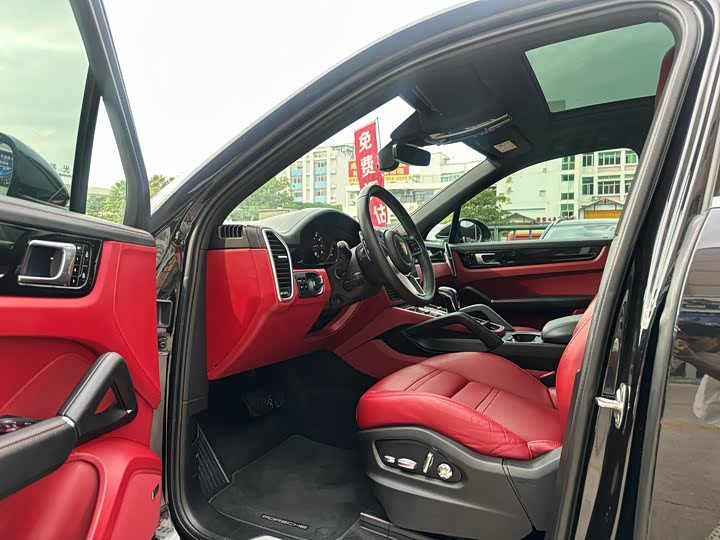 Фото 7 - Porsche Cayenne