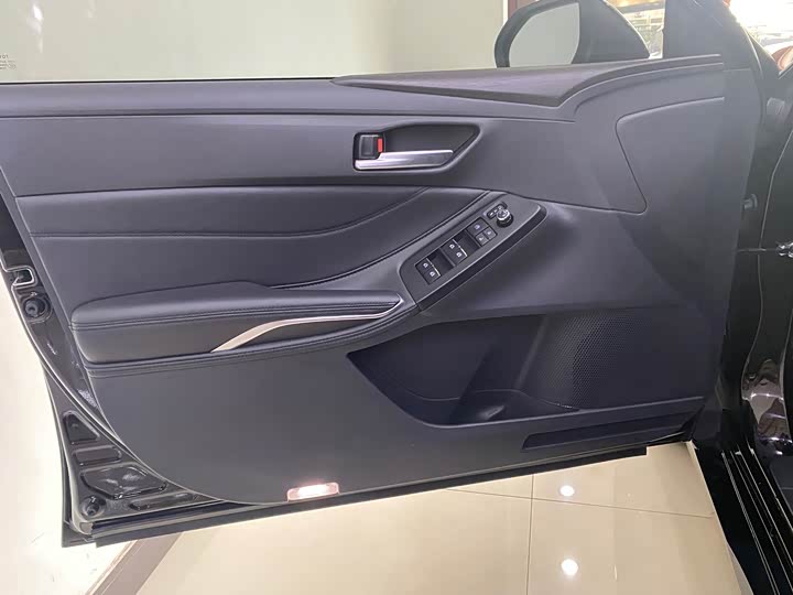 Фото 12 - Toyota Avalon