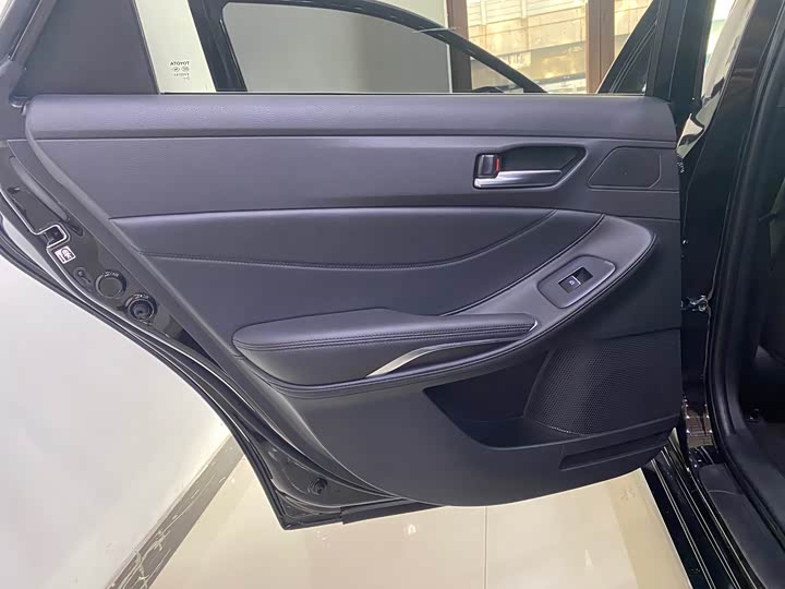 Фото 13 - Toyota Avalon