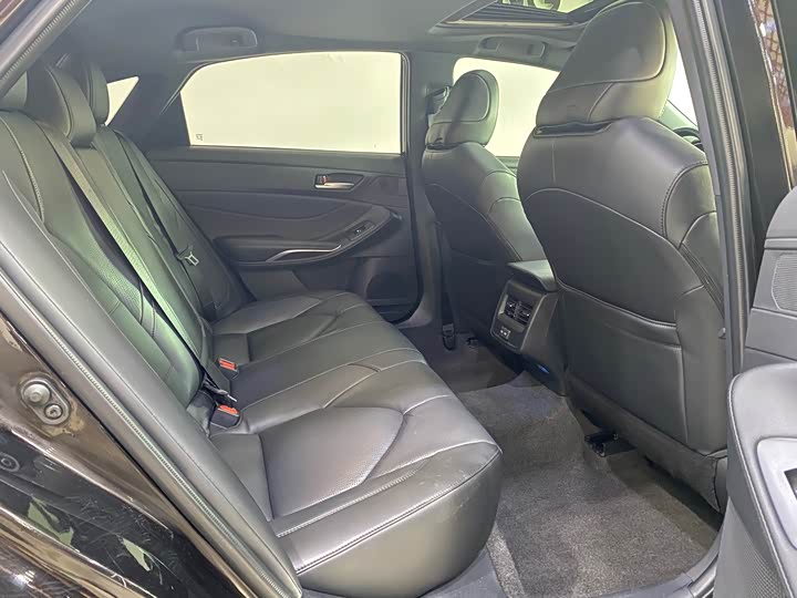 Фото 18 - Toyota Avalon