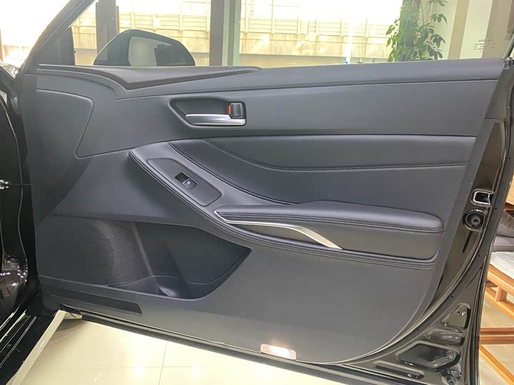 Фото 19 - Toyota Avalon