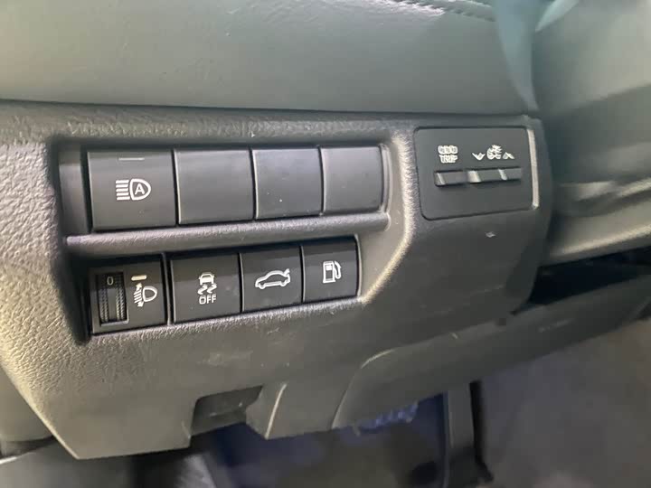 Фото 21 - Toyota Avalon