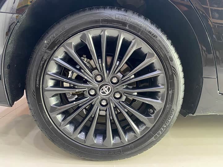 Фото 23 - Toyota Avalon