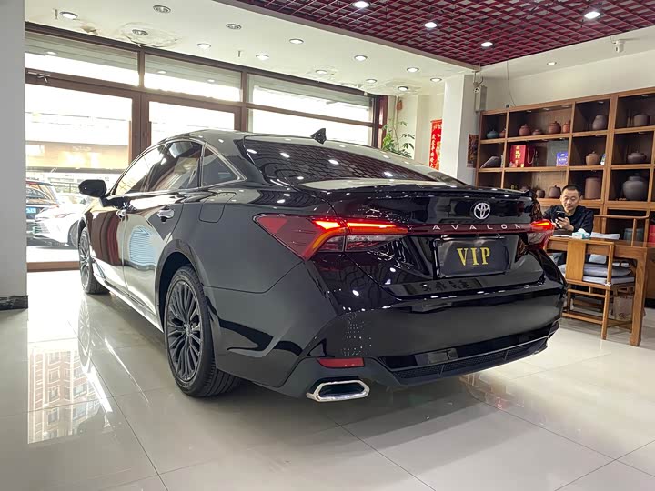 Фото 4 - Toyota Avalon