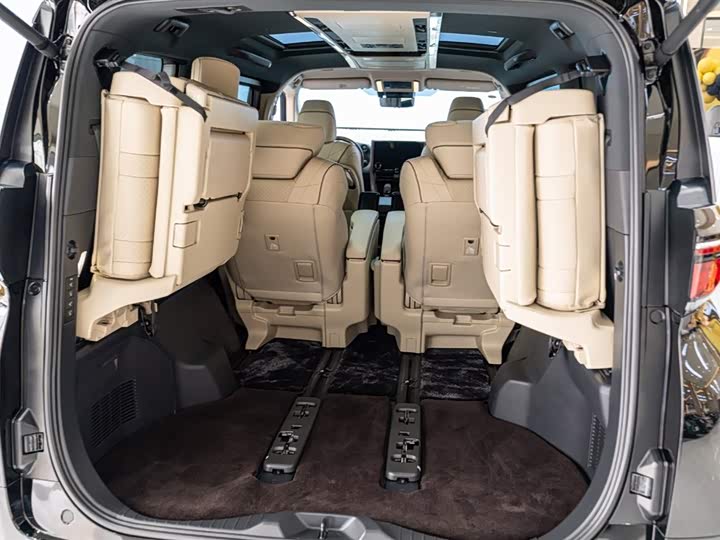 Фото 11 - Toyota Vellfire