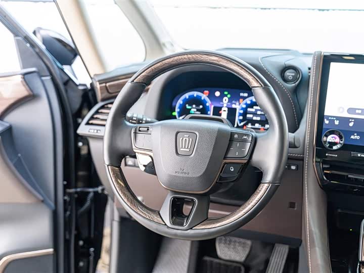 Фото 13 - Toyota Vellfire