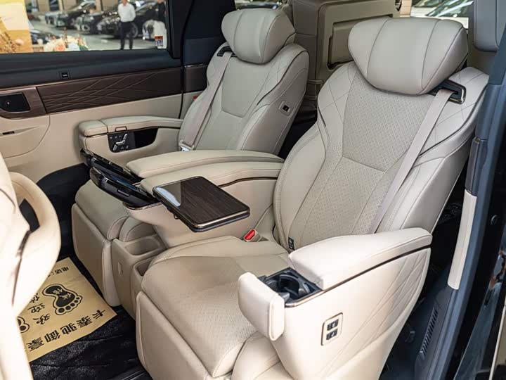 Фото 19 - Toyota Vellfire