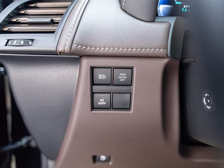 Фото 23 - Toyota Vellfire