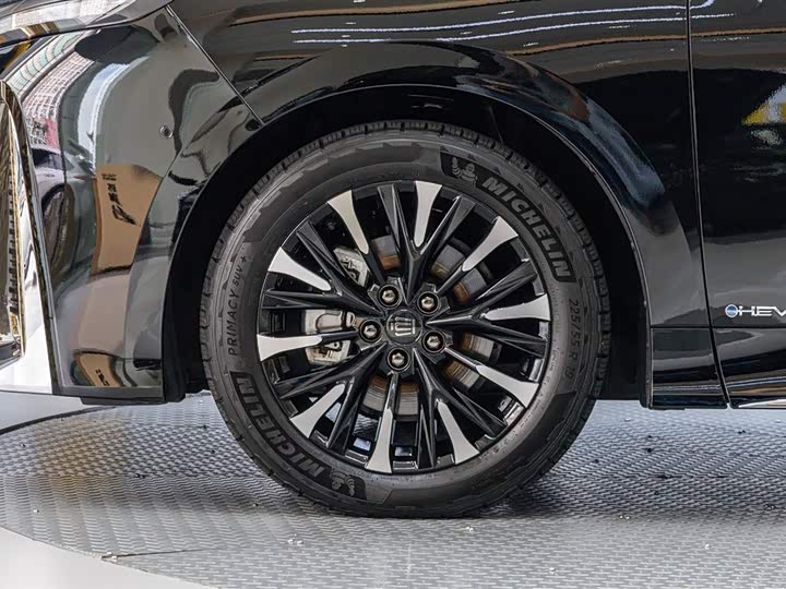 Фото 8 - Toyota Vellfire