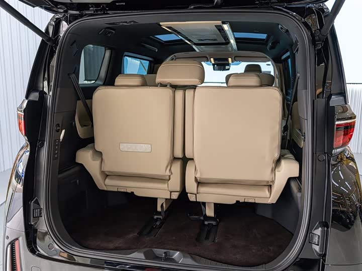 Фото 9 - Toyota Vellfire