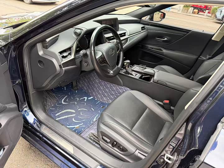 Фото 4 - Lexus ES