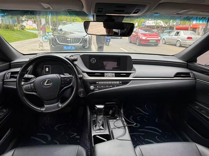 Фото 5 - Lexus ES