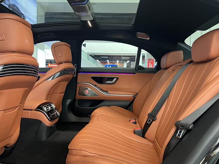 Фото 27 - Mercedes-Benz S-Class