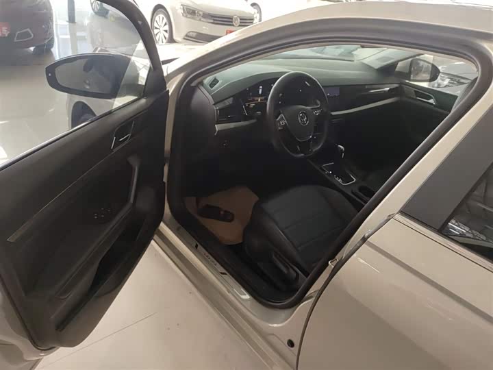 Фото 16 - Volkswagen Lavida