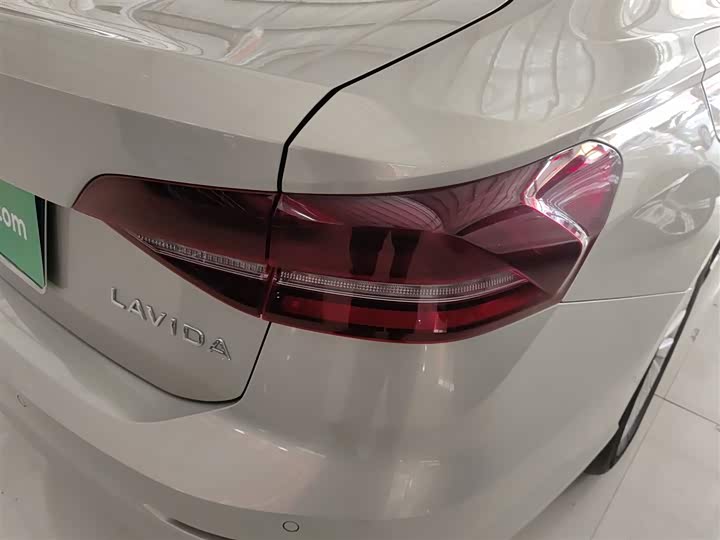 Фото 8 - Volkswagen Lavida