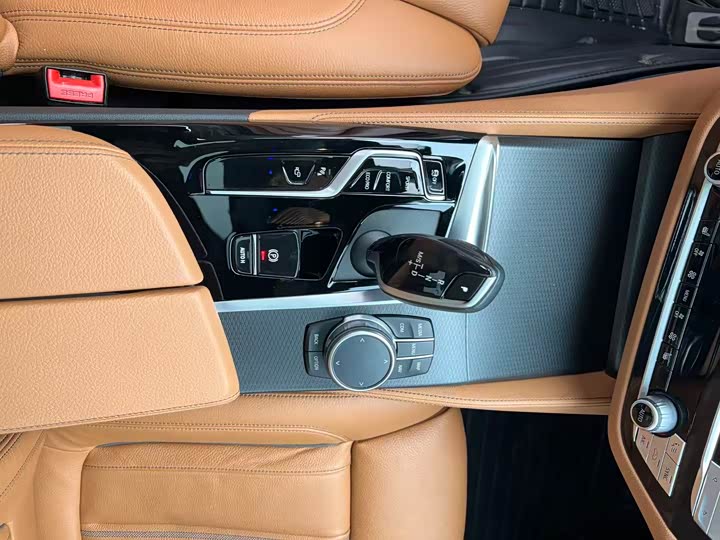 Фото 16 - BMW 5 Series