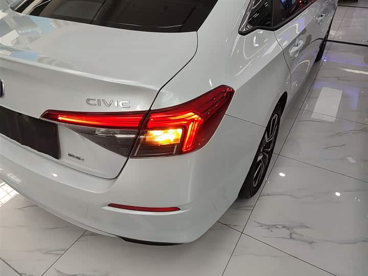 Фото 10 - Honda Civic