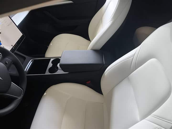 Фото 15 - Tesla Model 3