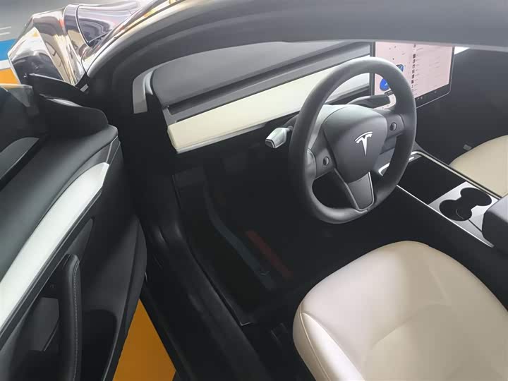 Фото 16 - Tesla Model 3